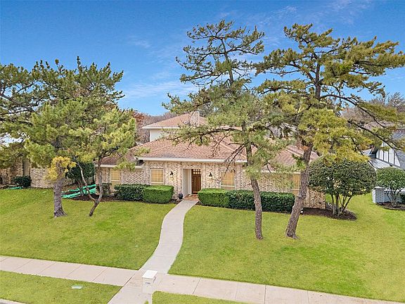 3rd image of 2305 Newcastle Cir