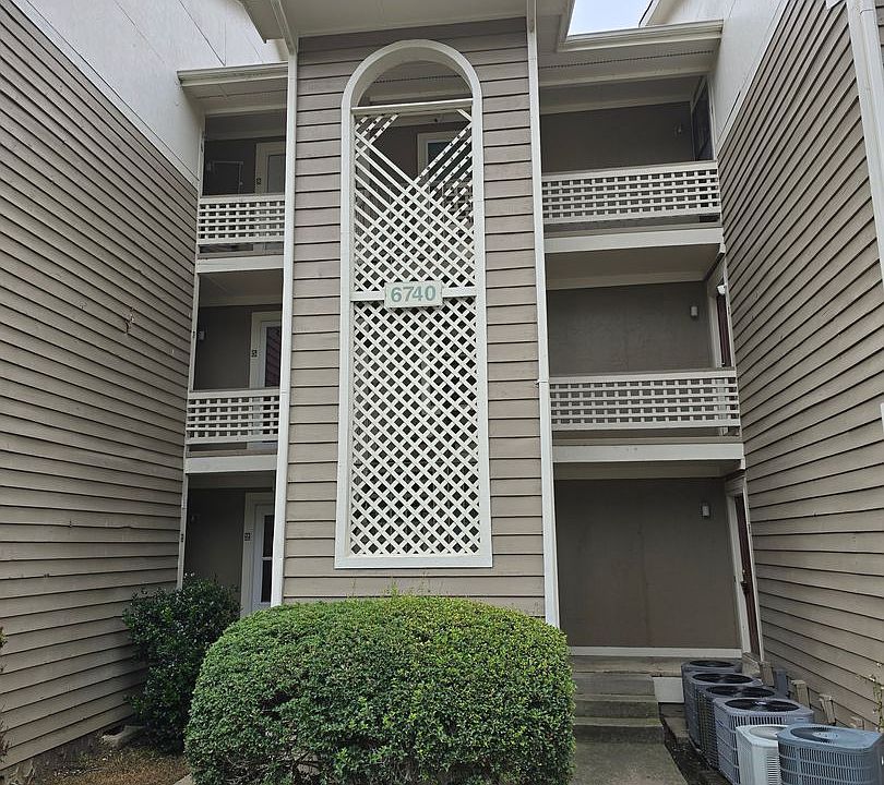 1st image of 6740 Willowbrook Dr APT 9