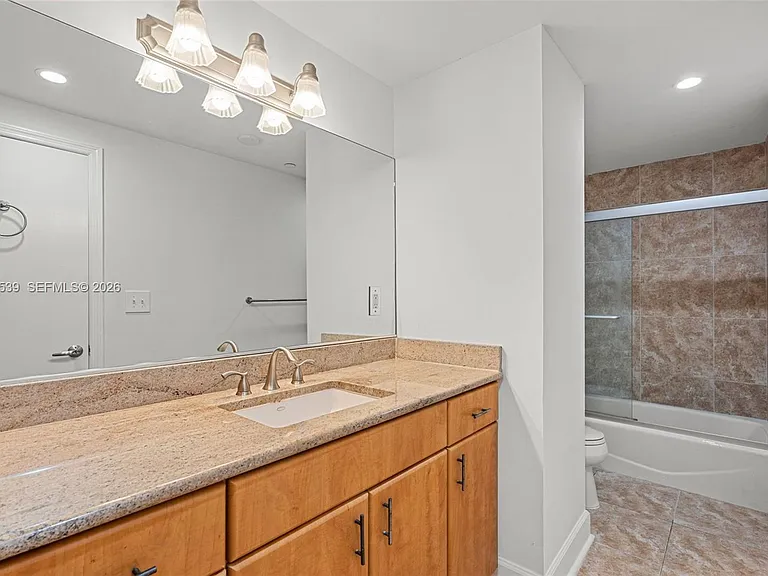 401 69th St #Penthouse 101 — Photo 26