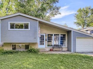 574 Dawes Ave, Glen Ellyn, IL 60137