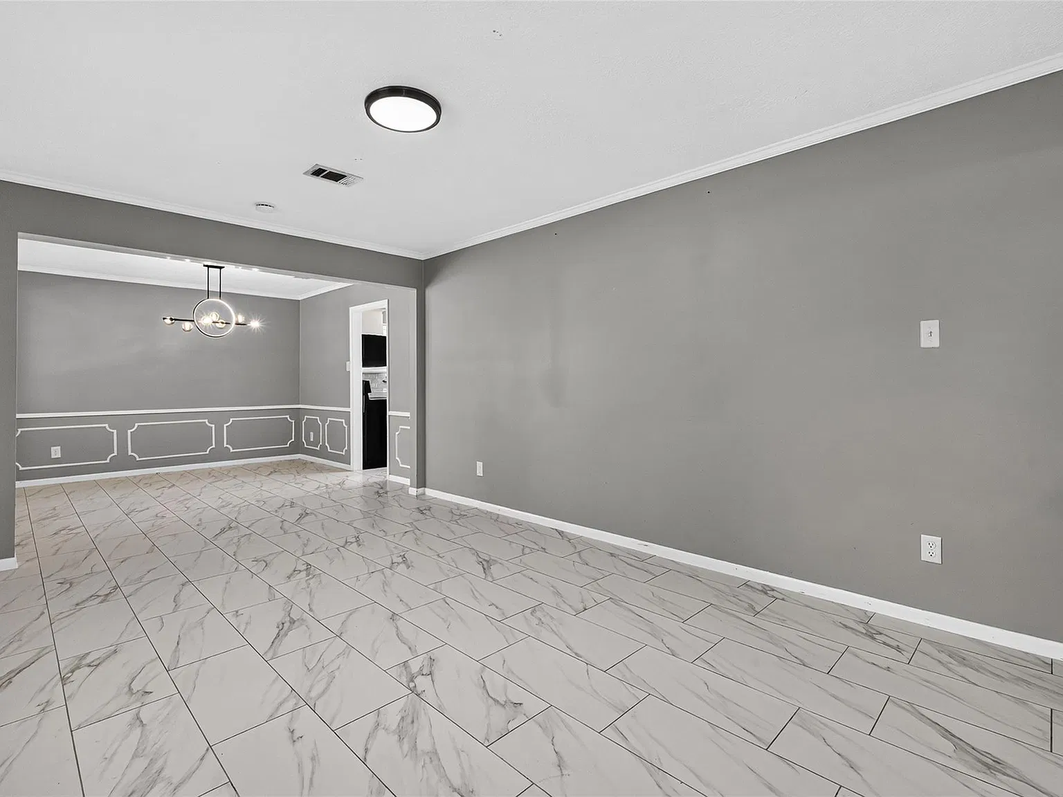5 bed, 2.5 bath, 2836 sqft, $2,900 — Photo 3