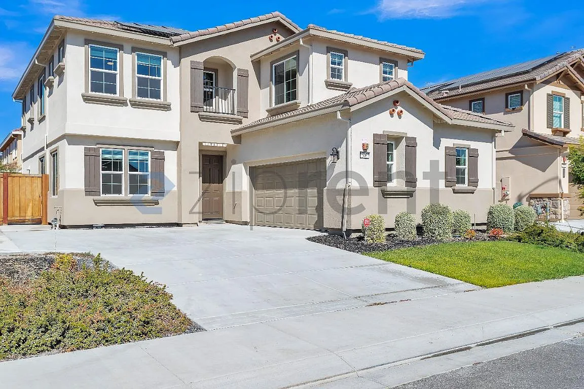 4 bed, 2928 sqft, $3,700 — Photo 2