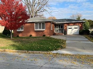 1914 Belle Ave, Cedar Falls, IA 50613