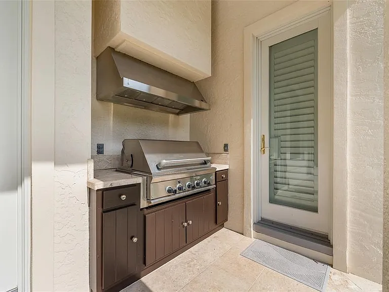 9701 Lake Isleworth Ct — Photo 40