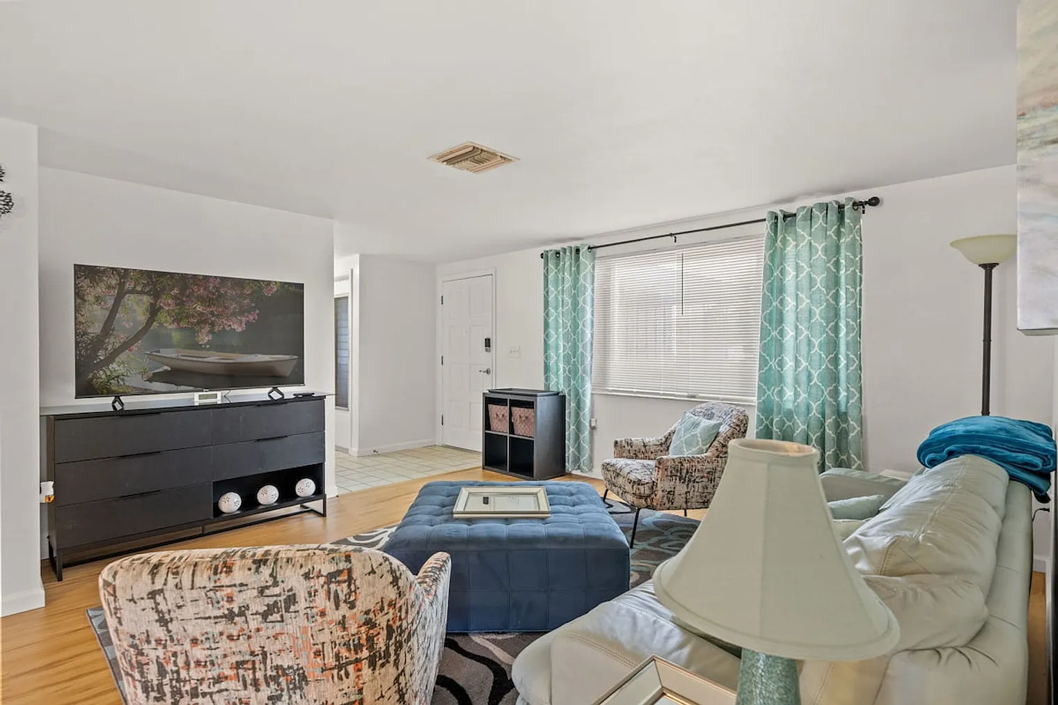 3 bed, 2.0 bath, $3,367 — Photo 4