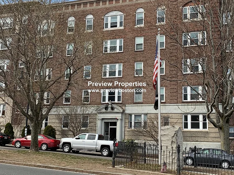Commonwealth Ave — Photo 9