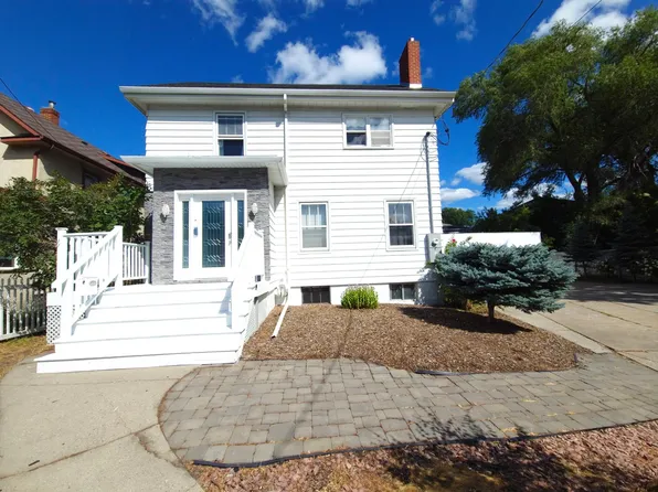 1105 10th St N, Fargo, ND 58102