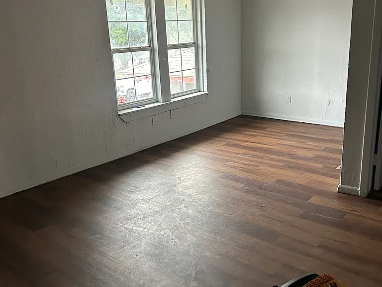 3315 S Youngs Blvd — Photo 2