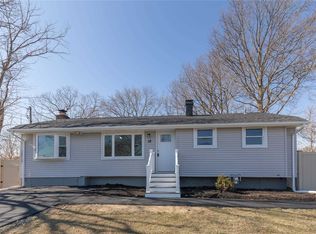 18 Charter Rd, Selden, NY 11784
