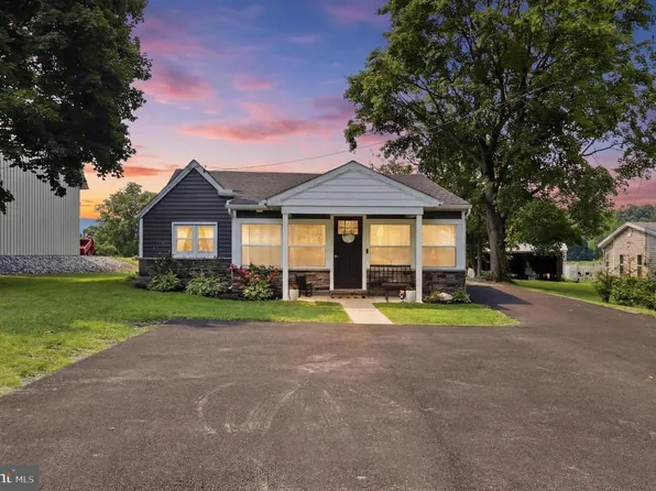 6179 York Rd, Spring Grove, PA 17362