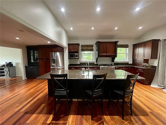 4th image of 105 Clearbrook Dr