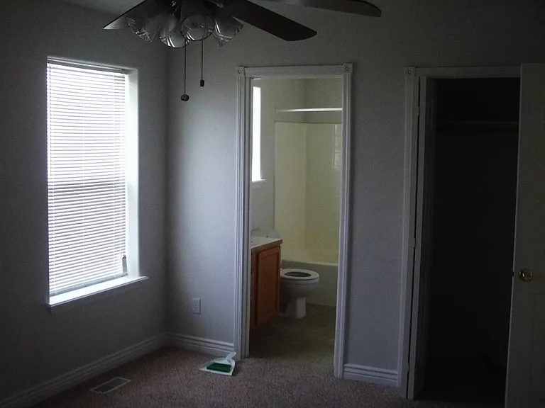 1139 NE Saddleridge St — Photo 7