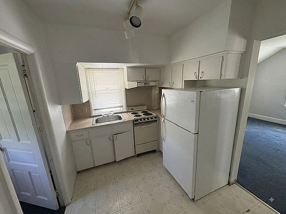 4th image of 207 W Henry St #2