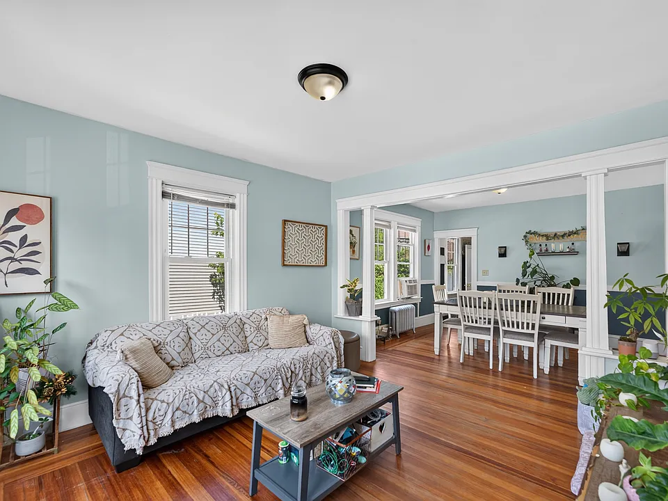167 Narragansett St
