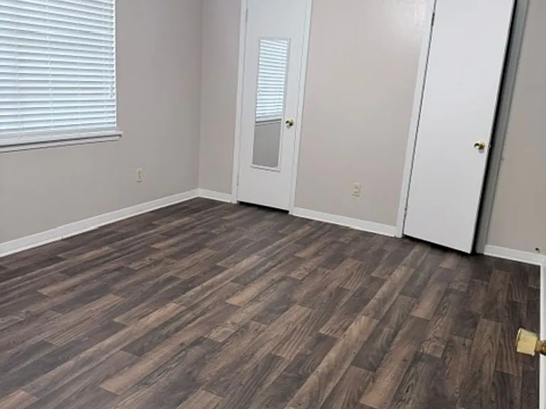 2728 Encino Ave — Photo 9