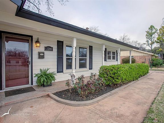 2nd image of 2200 Crescent Dr #C