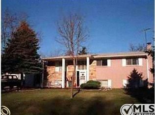 6054 Gordon Rd, Waterford, MI 48327