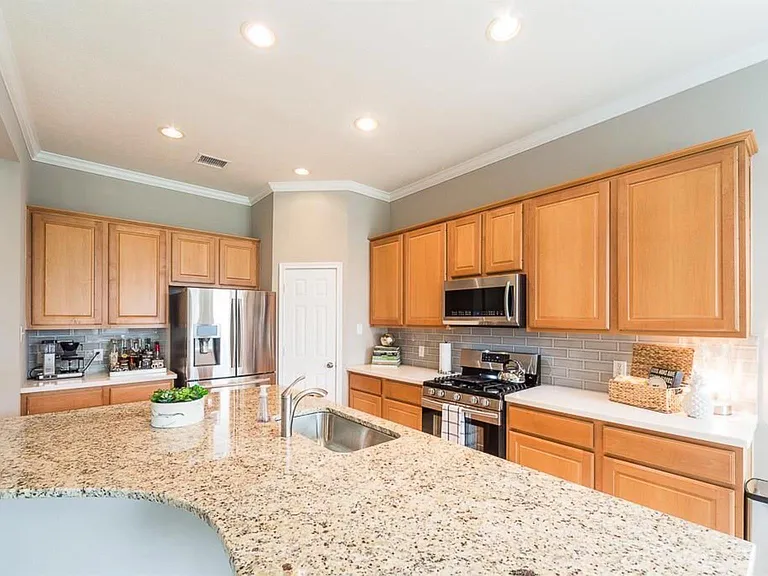 24023 Northshire Ln — Photo 11