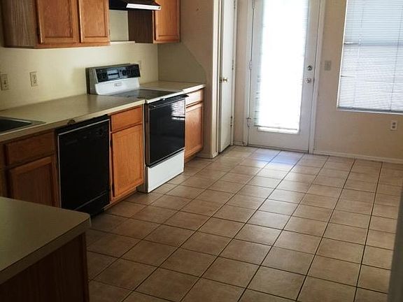 3rd image of 1122 N Granada Dr