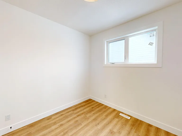 2202 35th St SW — Photo 11