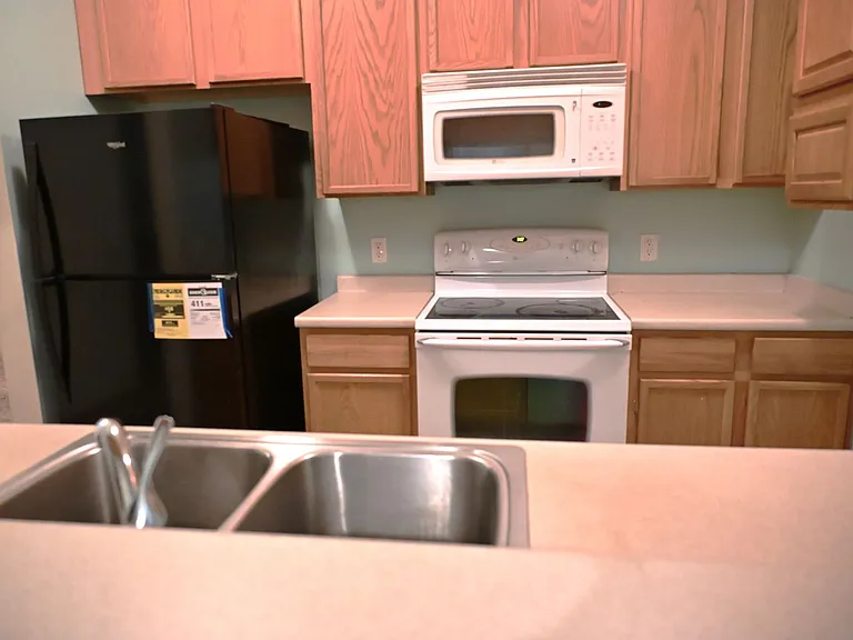 1110 NE 6th Ln #5 — Photo 3