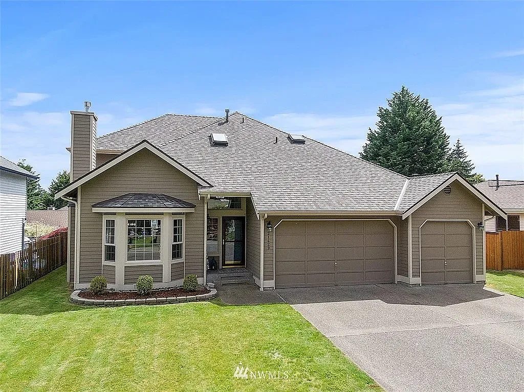 4 bed, 2.5 bath, 2180 sqft, $3,799 — Photo 1