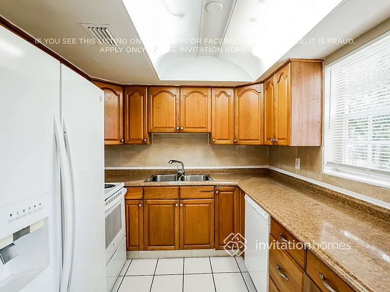 5140 SW 6th Ct — Photo 7