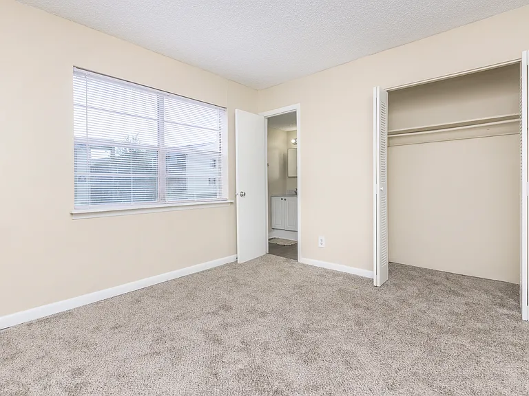 Silversmith Creek Apartments — Photo 39