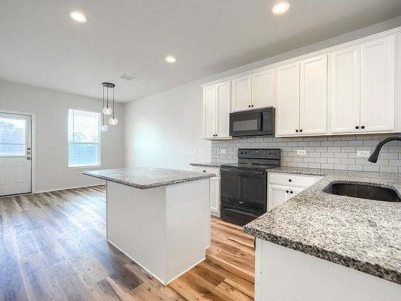 2nd image of 1400 Vernon Dr