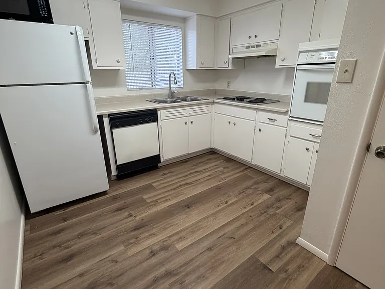 The Hibiscus Biltmore Apartments — Photo 27