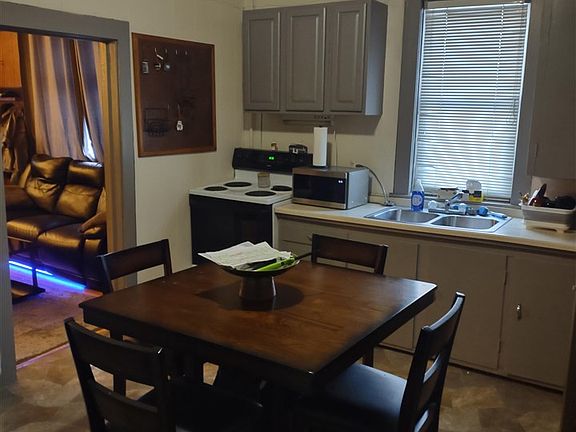 4th image of 307 Fisher St