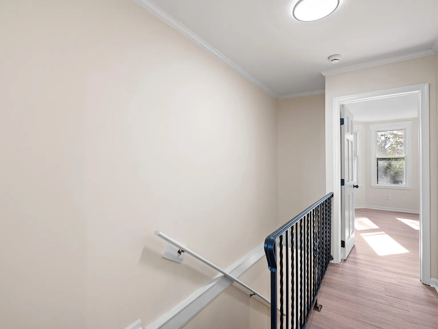 2 bed, 1000 sqft, $1,495 — Photo 2