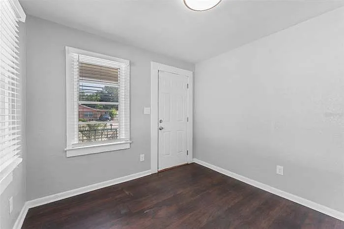 1603 E 33rd Ave — Photo 5