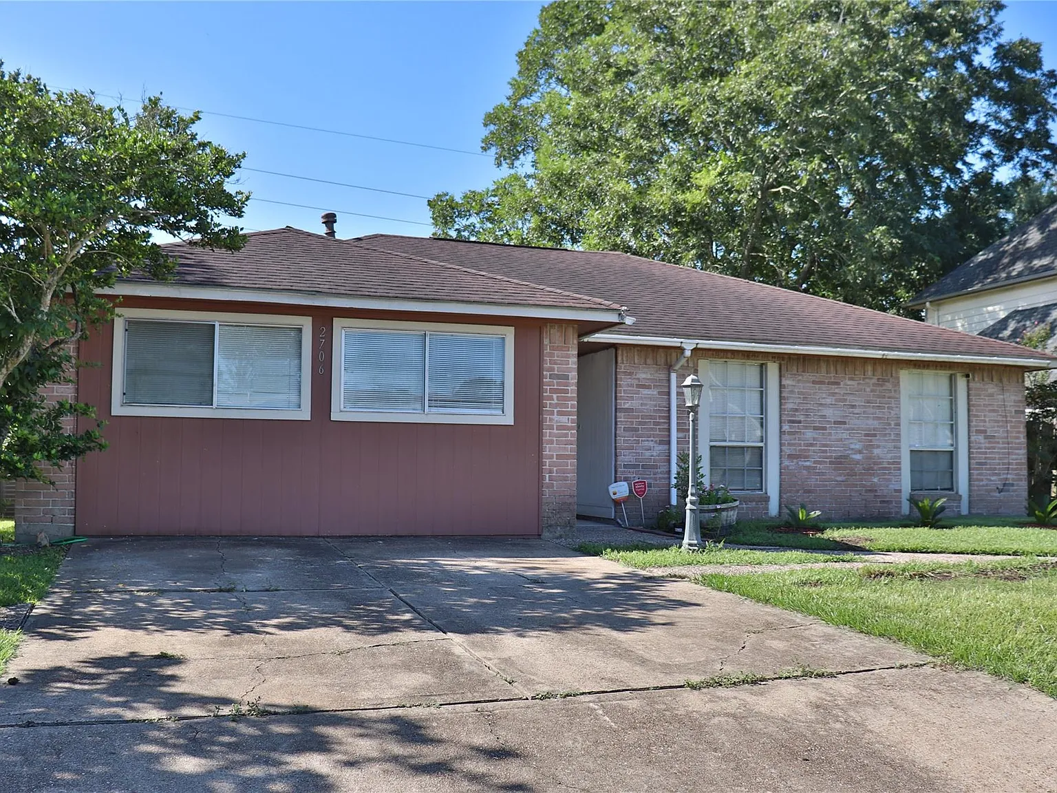 3 bed, 2.0 bath, 1572 sqft, $2,000 — Photo 2