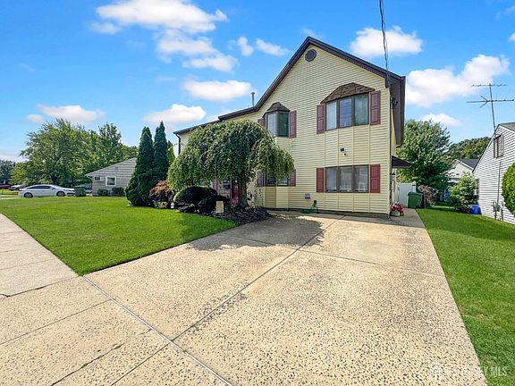 3rd image of 28 Colton Rd