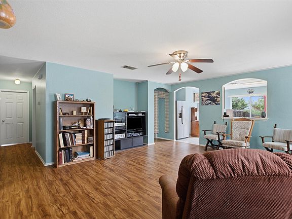 3rd image of 718 Blair Ave