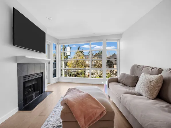 2575 W 4th Ave #404, Vancouver, BC V6K 1P5