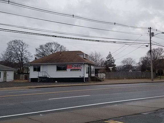 3rd image of 1106 Warwick Ave