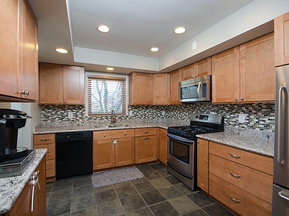 5th image of 7103 Captains Cove Ct