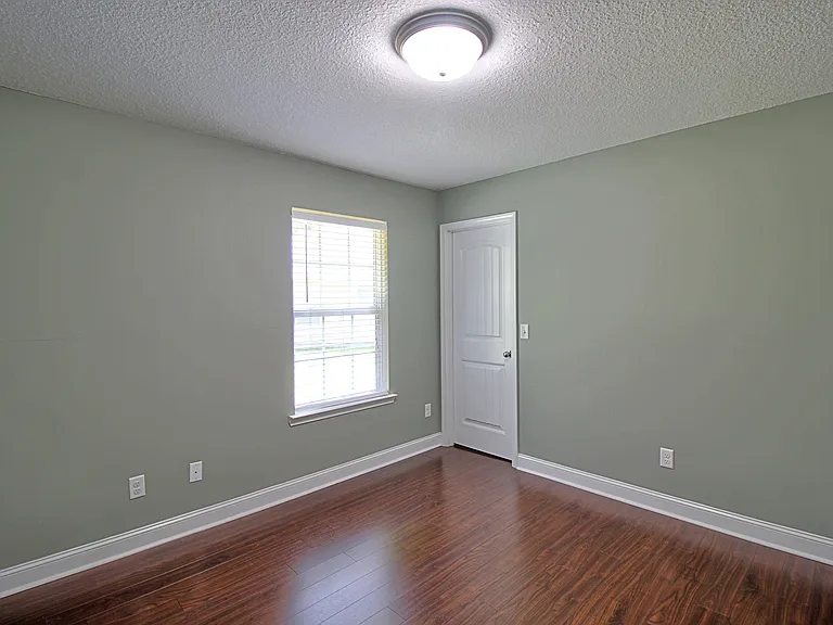 720 Highgrove Ct — Photo 22