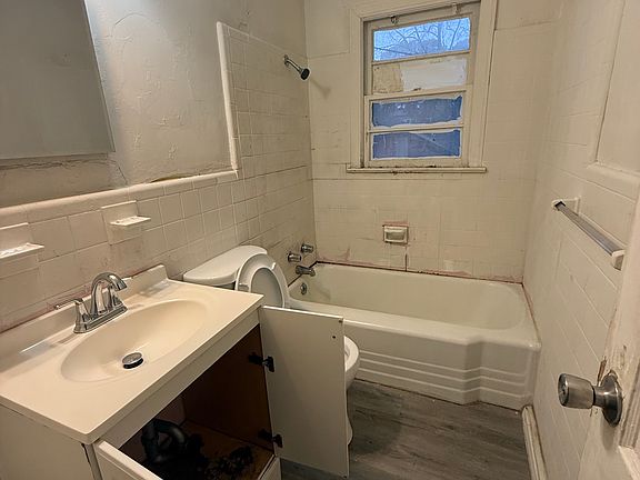 5th image of 3908 Clifford St