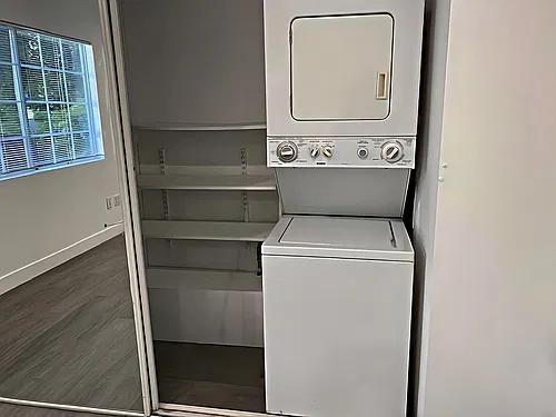 $2495/6524 Orange St. --1br, 1bth Adu! Washer/Dryer In Unit! Modern, Renovated! Miracle Mile At M... — Photo 4