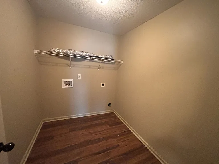 323 Owens Rd — Photo 8
