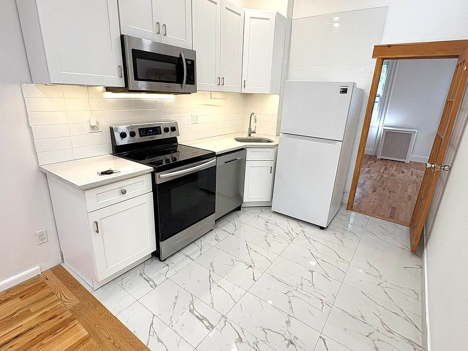 1st image of 195 Calyer St #4