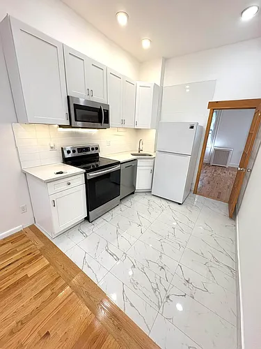 195 Calyer St #4 Photo 1