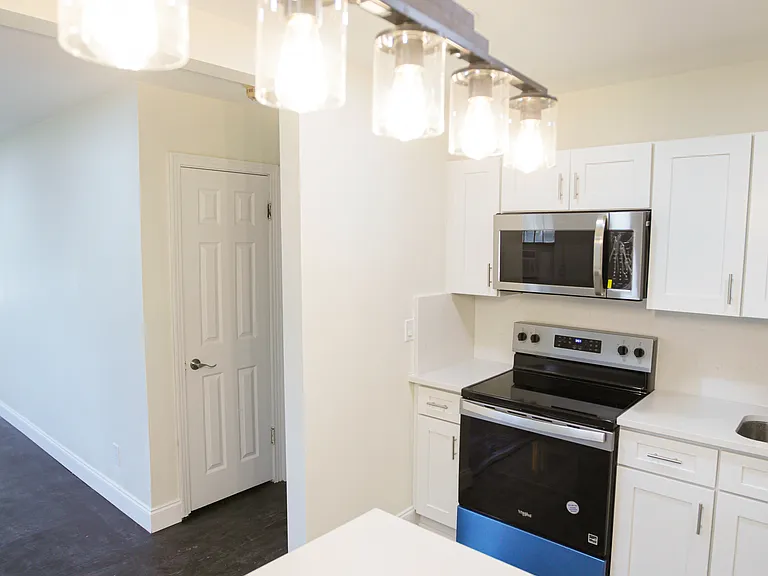 1355 W 13th St — Photo 13