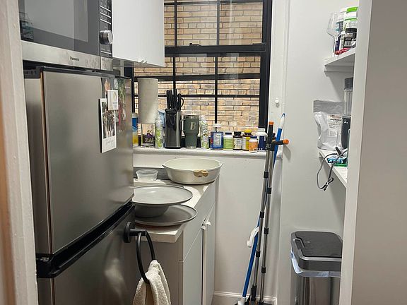 4th image of 314 41st St #B103