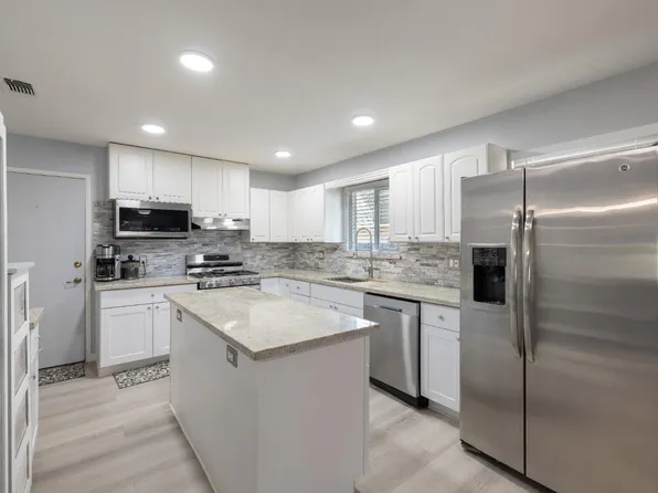 2324 Zinfandel Dr, Rancho Cordova, CA 95670