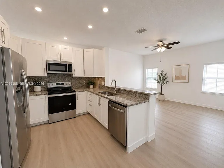 837 Tanglewood Cir #837 — Photo 1