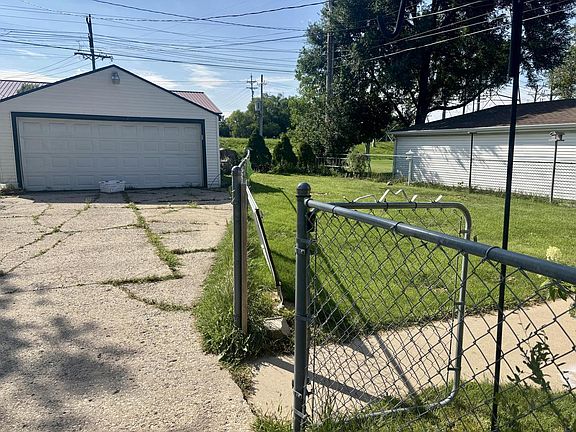 5th image of 3143 S 99th STREET